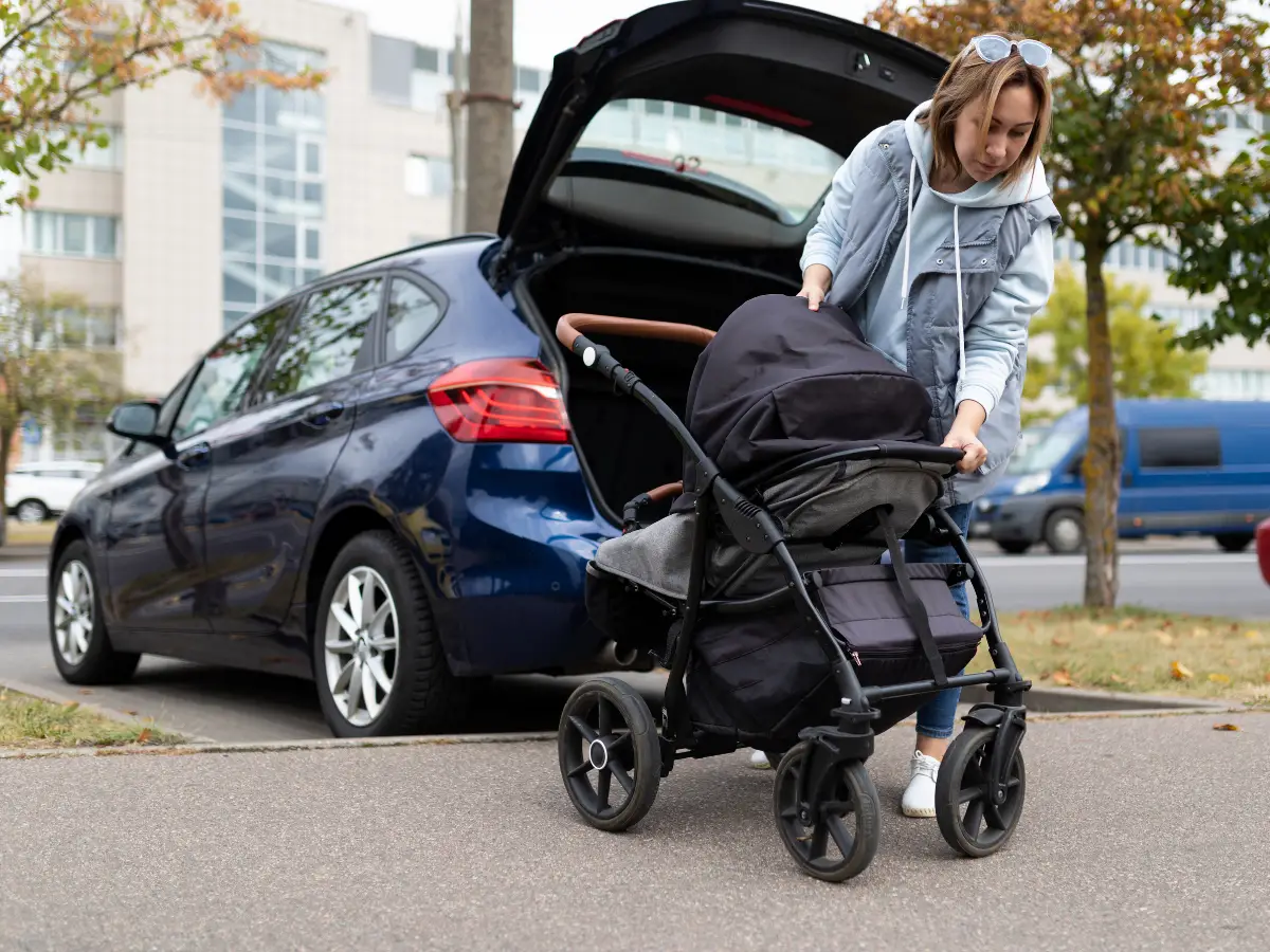 a travel stroller with one hand fold makes navigating the city easier