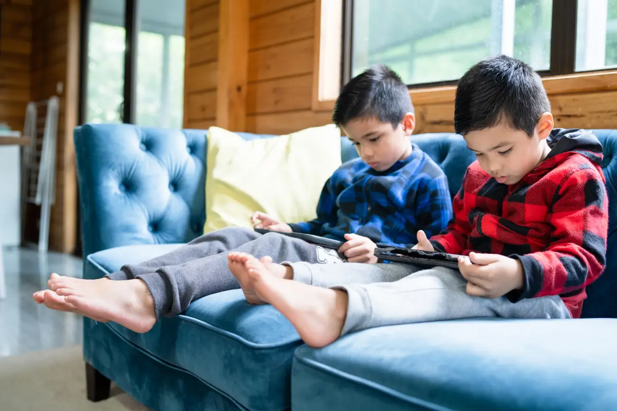 screen time close to bed can disrupt a child's sleep