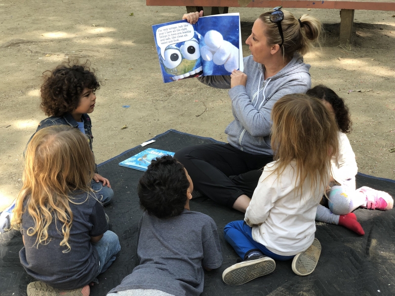 robyn reads to children